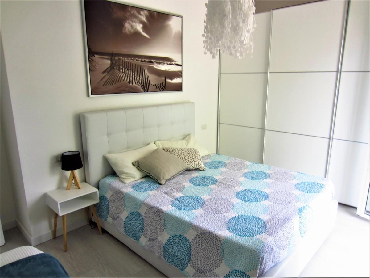 Happy Whale Apartment Rimini Exteriör bild